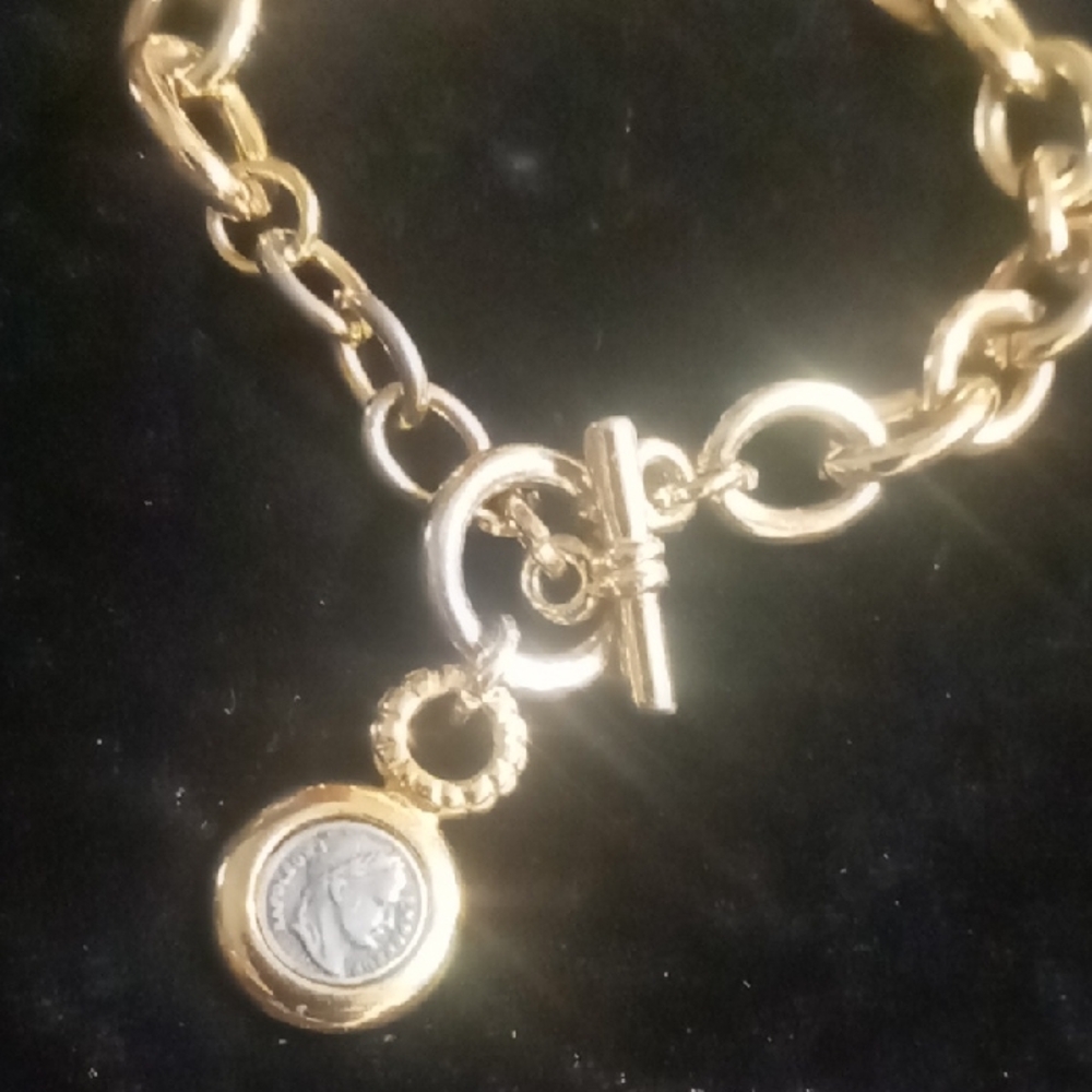 Vintage Gold ChunkybChain Bracelet with A Silver Roman Coin Charm. - Picture 3 of 5